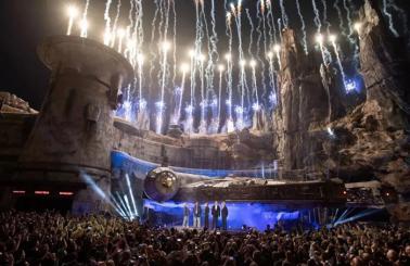 星战迷的福音，《星球大战》主题乐园已于5月31日开放，游客爆满！