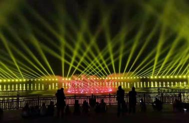 由澳洲彩虹制作的大型水舞灯光秀再次亮相涞源国庆70周年文艺晚会