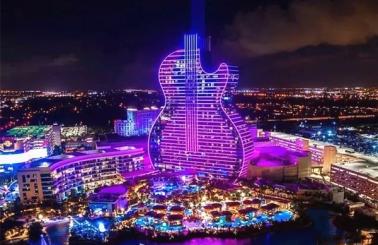 耗资15亿的全镜面巨型吉他酒店灯光秀，摇滚范儿十足！